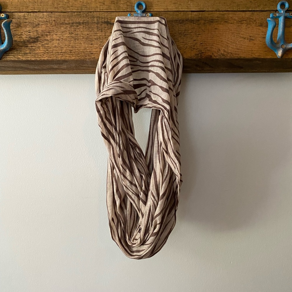 Cute neutral old navy infinity scarf